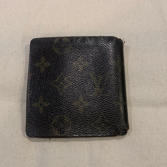 Louis Vuitton bi-fold monogram wallet - Picture 2 of 12